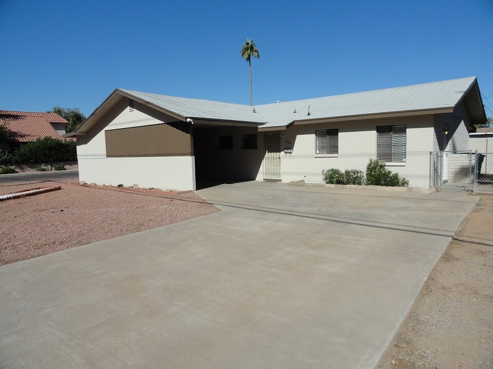 1026 E Highland Ave in Phoenix, AZ - Foto de edificio