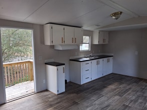 333 Weatherbrook Ln in Anniston, AL - Foto de edificio - Building Photo