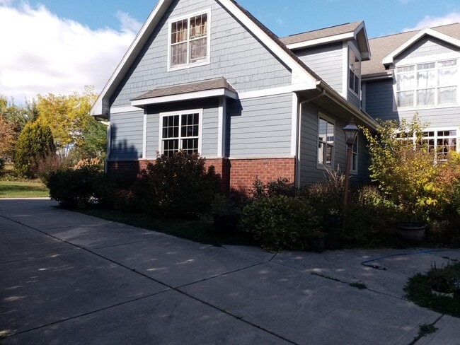 4582 Bishops Ct in Middleton, WI - Building Photo - Building Photo