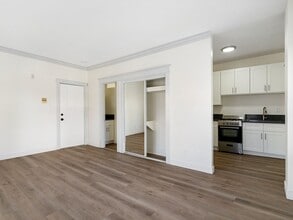 330 Cedar Ave in Long Beach, CA - Building Photo - Building Photo