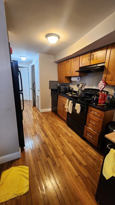 21 Saint Lukes Rd, Unit 8 in Boston, MA - Building Photo