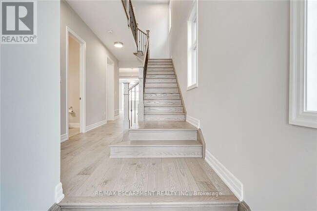 3041 William Cutmore Blvd in Oakville, ON - Building Photo - Building Photo