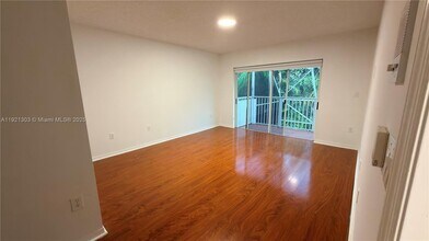 10099 NW 43rd Terrace in Doral, FL - Building Photo - Building Photo