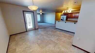 273 Vernon Dr in Harrisburg, SD - Building Photo - Building Photo