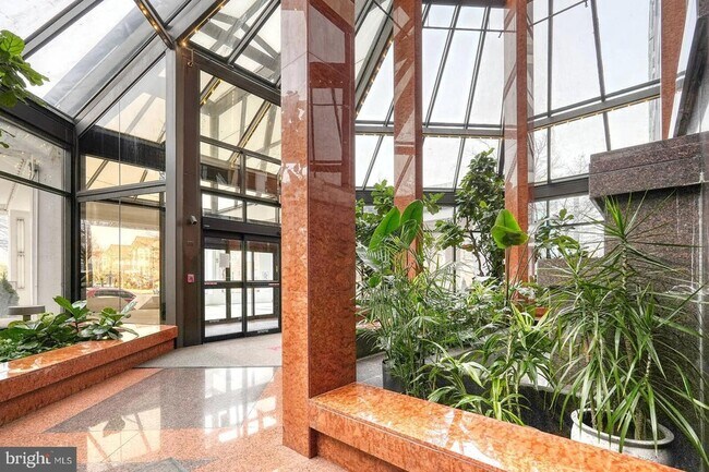 1530 Key Blvd, Unit 1202 in Arlington, VA - Building Photo - Building Photo