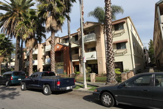 750 Rose Ave in Long Beach, CA - Foto de edificio - Building Photo