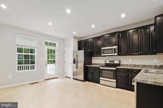 716 River Crest Way in Fredericksburg, VA - Building Photo - Building Photo