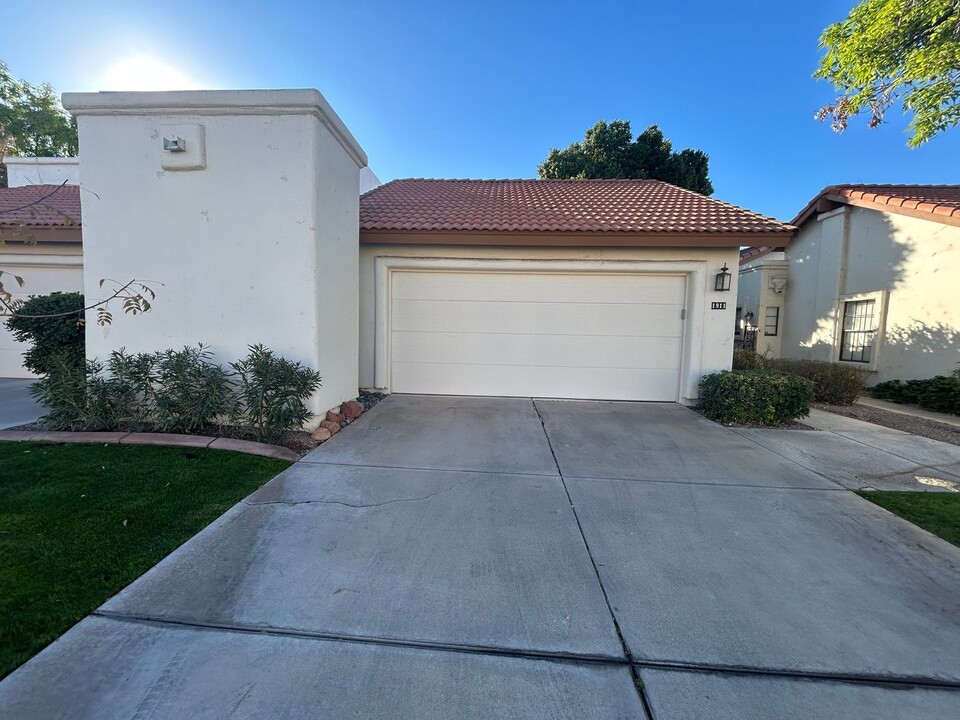 1911 E Calle De Arcos in Tempe, AZ - Building Photo