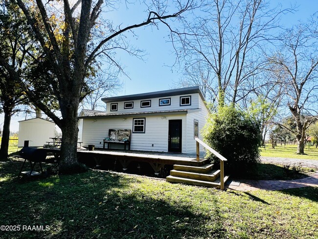 227 Paul Molbert Rd in Duson, LA - Foto de edificio - Building Photo