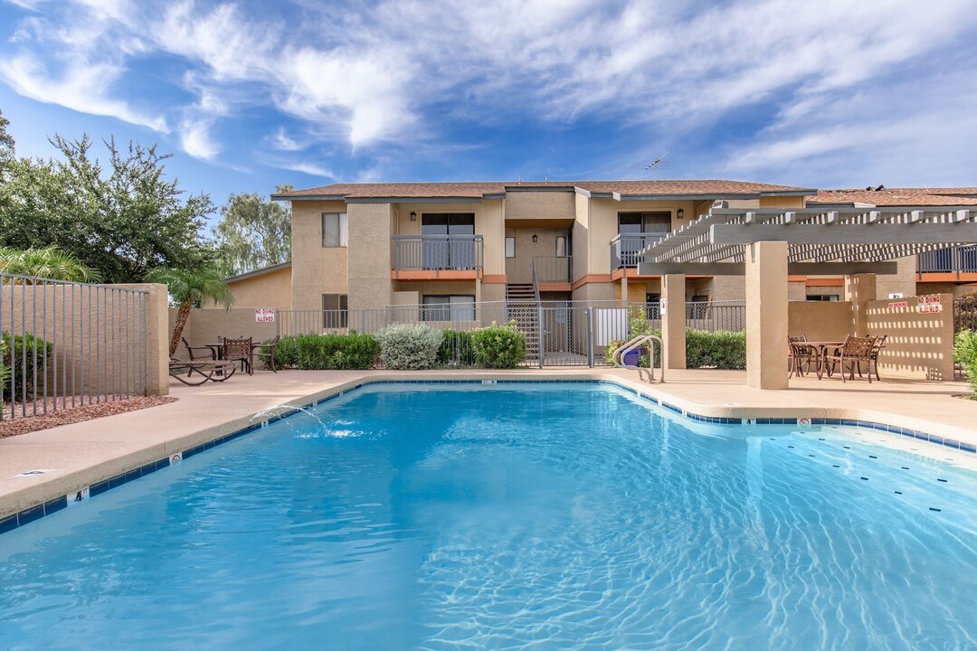 Tesoro Apartments in Phoenix, AZ - Building Photo