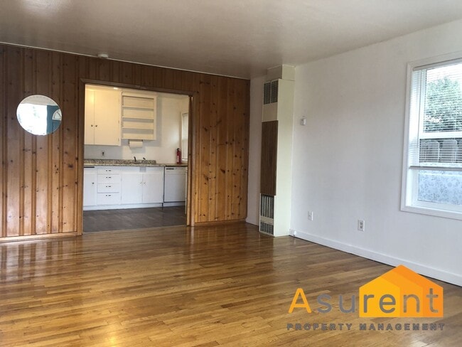128 S Mountain Ave in Ashland, OR - Building Photo - Building Photo