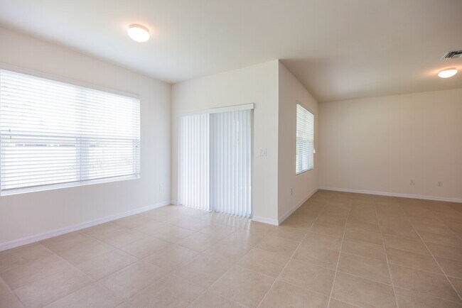 2207 SE 11th St in Cape Coral, FL - Building Photo - Building Photo