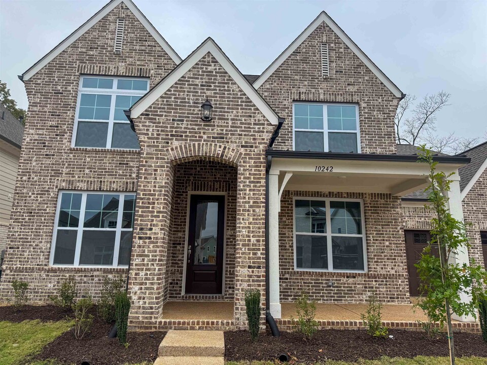 10242 Liam Ln in Collierville, TN - Foto de edificio