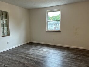 106 Columbus Way in Weirton, WV - Building Photo - Building Photo