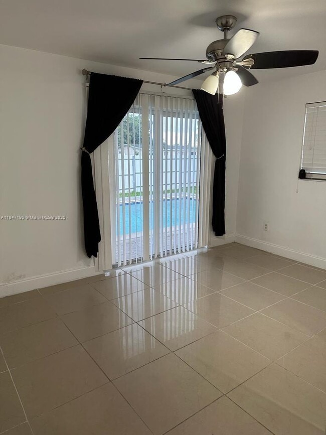 5771 SW 38th Ct in Davie, FL - Building Photo - Building Photo