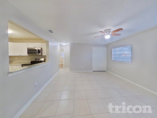 10002 N 24th St in Tampa, FL - Building Photo - Building Photo