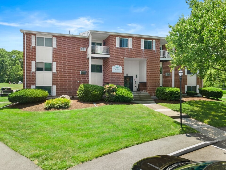 10 Dailey St, Unit F in Attleboro, MA - Building Photo