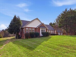 5320 Baumgardner Rd in Maryville, TN - Building Photo - Building Photo