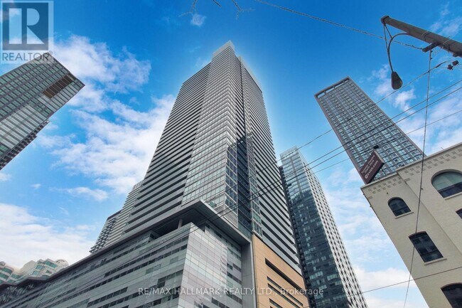 80-3880 John St in Toronto, ON - Building Photo - Building Photo