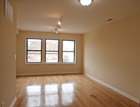 3123 W Lawrence Ave, Unit 2 in Chicago, IL - Foto de edificio - Building Photo