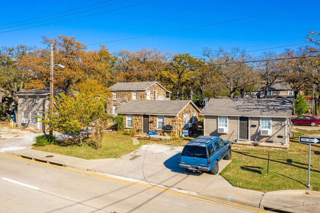 2300 N Elm St in Denton, TX - Foto de edificio