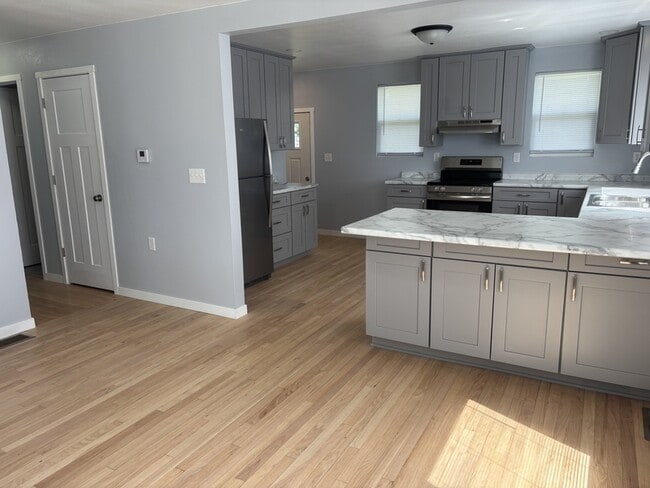 property at 1095 3rd St