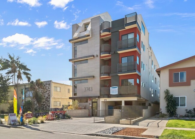 3743 Midvale Ave, Unit 203