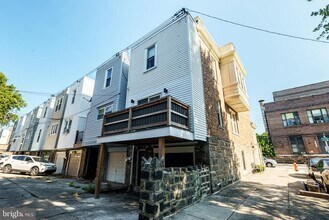 2058 Poplar St in Philadelphia, PA - Building Photo - Building Photo