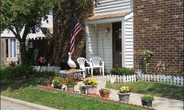 351 W Fairview Ave in Baltimore, OH - Building Photo - Building Photo