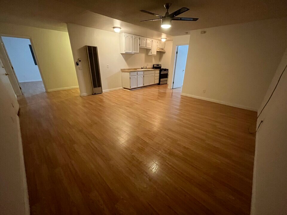 814 E Erna Ave in La Habra, CA - Building Photo