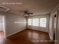 706 Blossom St in North Little Rock, AR - Foto de edificio - Building Photo