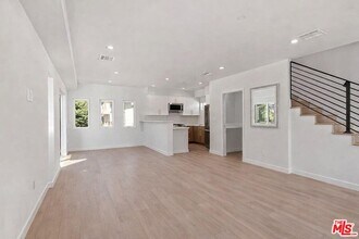 2115 Beachwood Terrace in Los Angeles, CA - Building Photo - Building Photo