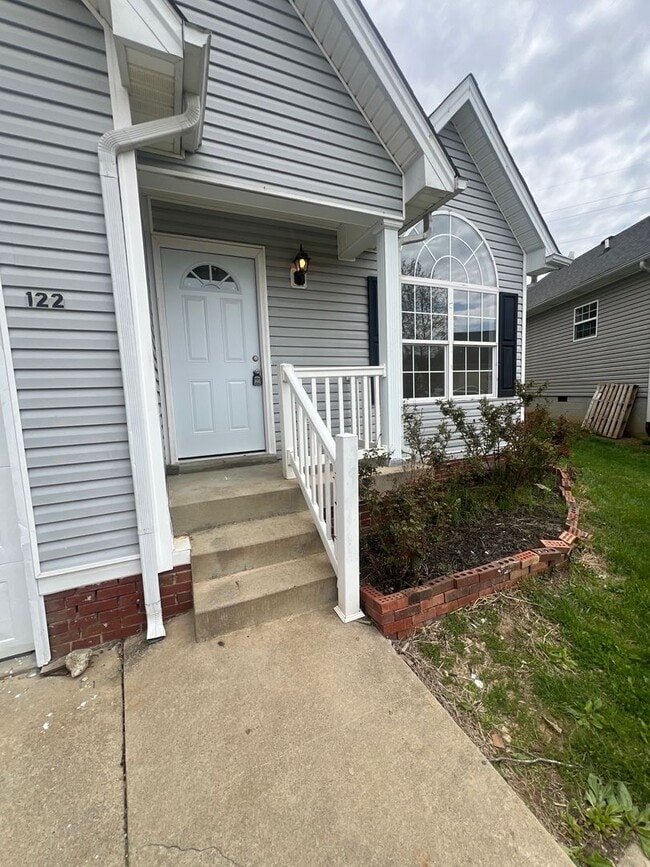 122 Spencer Ct in Shelbyville, KY - Building Photo - Building Photo