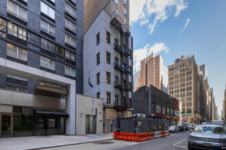 307 W 39th St in New York, NY - Building Photo - Primary Photo