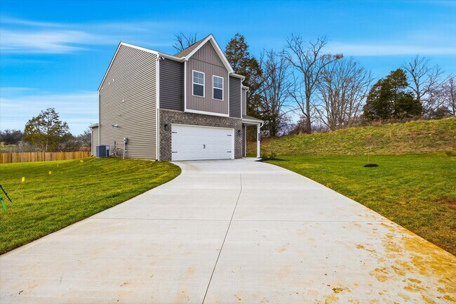 702 Saulsbury Ln in Knoxville, TN - Building Photo - Building Photo