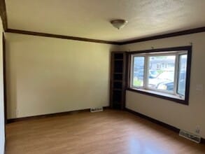 1002 Avalon Ln in Anderson, IN - Foto de edificio - Building Photo