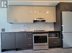 180 Fairview Mall Dr in Toronto, ON - Building Photo - Building Photo