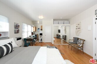 26 Breeze Ave in Los Angeles, CA - Building Photo - Building Photo