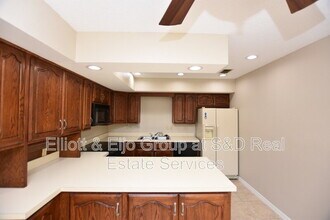 637 Victoria Square Ln in Lakeland, FL - Building Photo - Building Photo