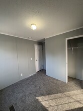 67 W Manor St in Oxford, MI - Foto de edificio - Building Photo