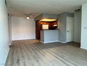 1455 E Katie Ave in Las Vegas, NV - Foto de edificio - Building Photo