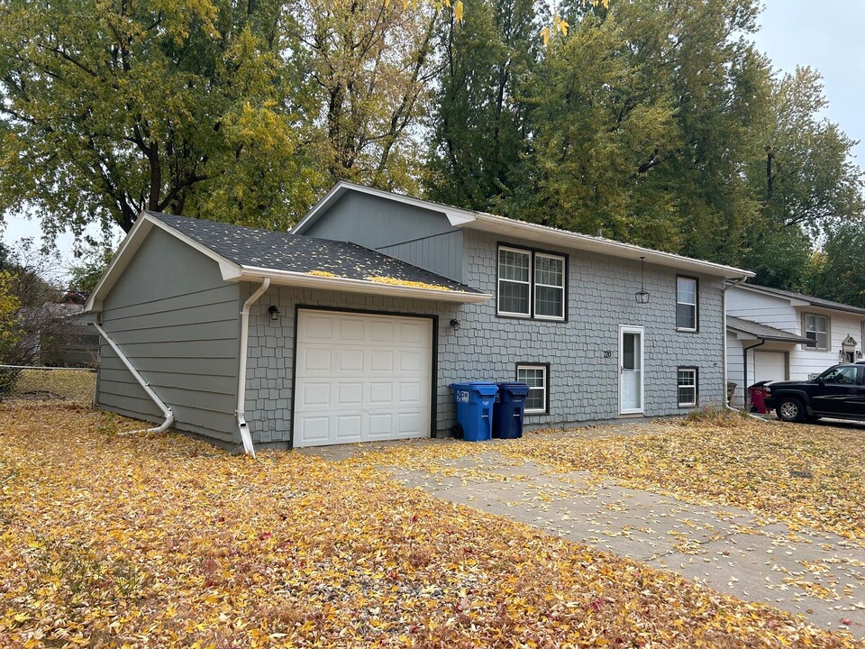 220 N Holiday Ave in Sioux Falls, SD - Foto de edificio