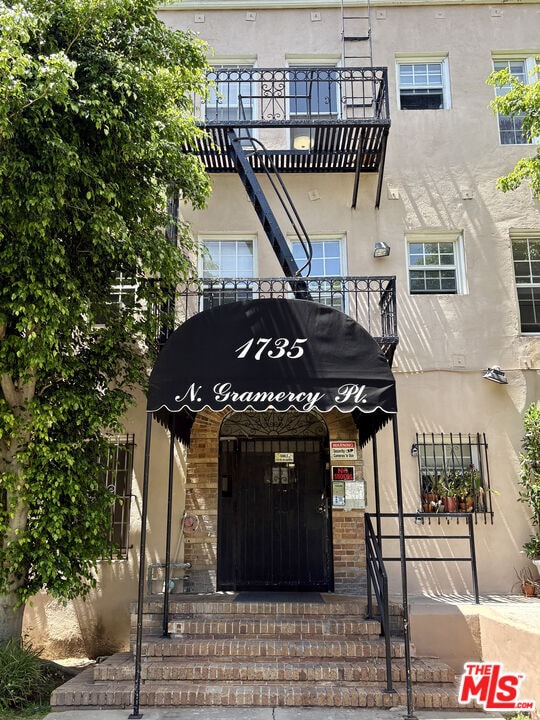 property at 1735 N Gramercy Pl