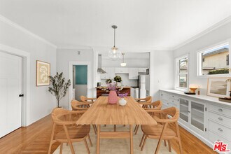 123 Ellita Pl in Los Angeles, CA - Building Photo - Building Photo