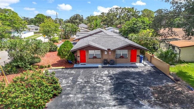 220 Southeast Jefferson Cir N in St. Petersburg, FL - Building Photo - Building Photo