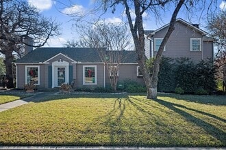 2100 Daisy Ln in Fort Worth, TX - Building Photo - Building Photo