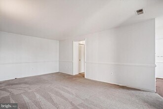 3356 Woodburn Rd in Annandale, VA - Foto de edificio - Building Photo