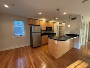 1110 Massachusetts Ave, Unit 3 in Cambridge, MA - Foto de edificio - Building Photo