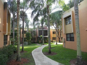 7919 SW 104th St in Miami, FL - Building Photo - Building Photo