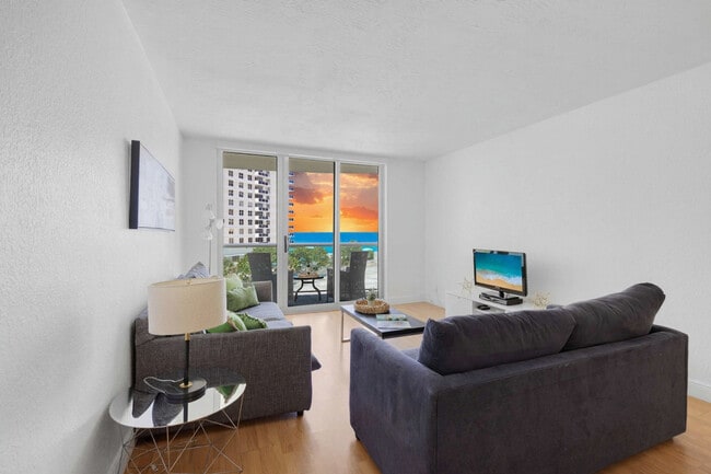 3801 S Ocean Dr in Hollywood, FL - Building Photo - Building Photo